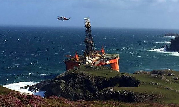 Огромная нефтяная вышка прибилась к побережью Шотландии - «Техника»