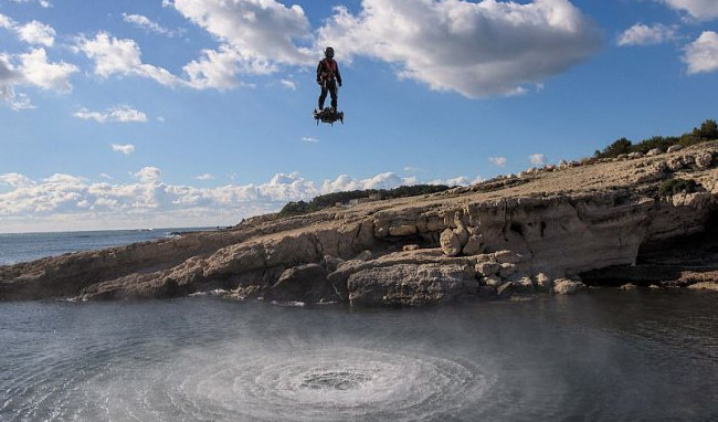Фрэнк Запата промчался на ховерборде Flyboard Air над Атлантическим океаном - «Техника»