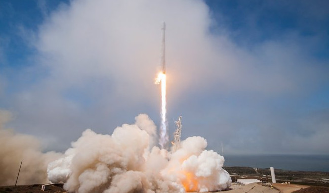 Ракета Space X прожгла в ионосфере дыру диаметром 900 километров - «Космос»