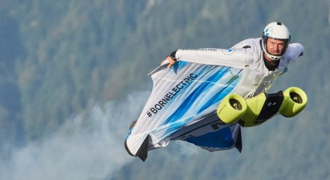 BMW помогла создать костюм-крыло, разгоняющееся до 300 км/ч - «Транспорт»