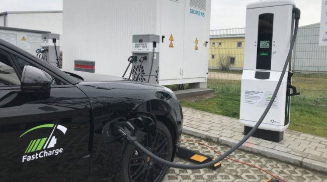 Сверхбыстрое зарядное устройство FastCharge на 450 кВт за 3 минуты обеспечили Porsche Taycan 100 км запаса хода - «Транспорт»