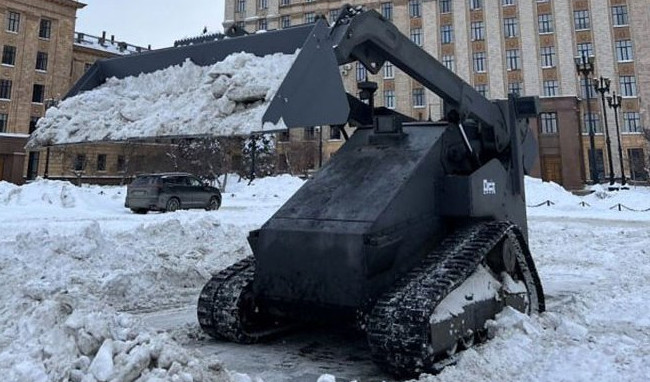 Управляемый с телефона мини-бульдозер разработали на Урале - «Дистанционное управление»