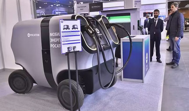 «Росатом» показал прототип российского робота-электрозаправщика - «Электромобили»